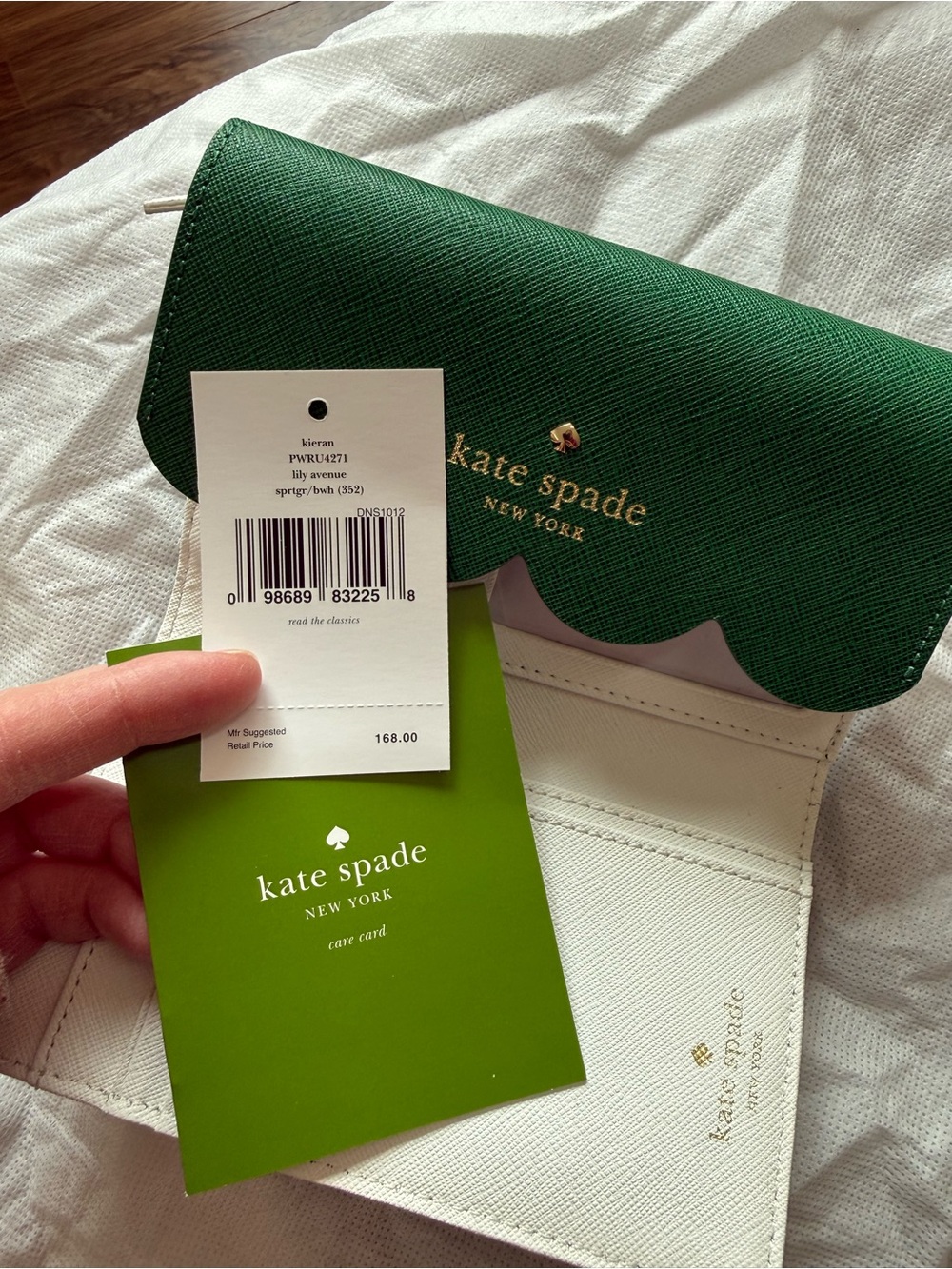 kate spade green scallop-flap wallet with gold logo - Picture 9 of 9